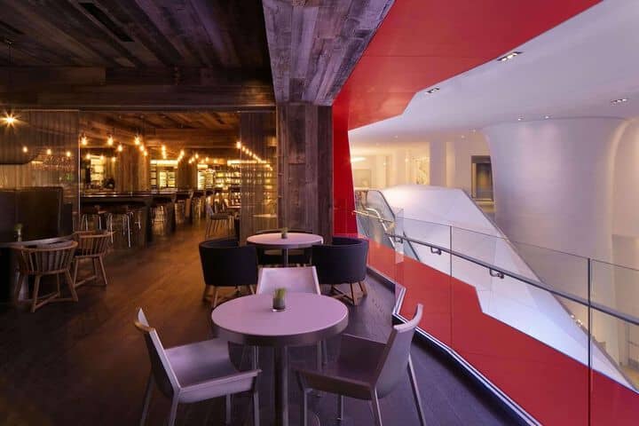 Lounge 104 of 120