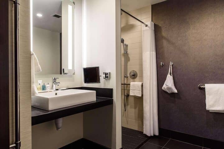 Room 34 of 120