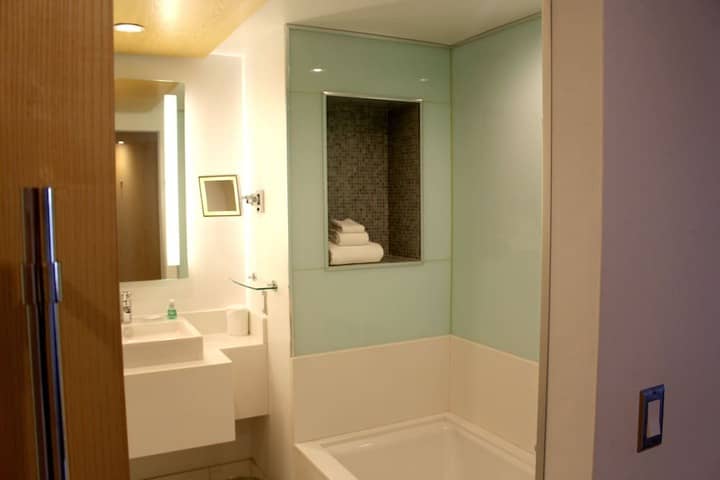 Room 26 of 120